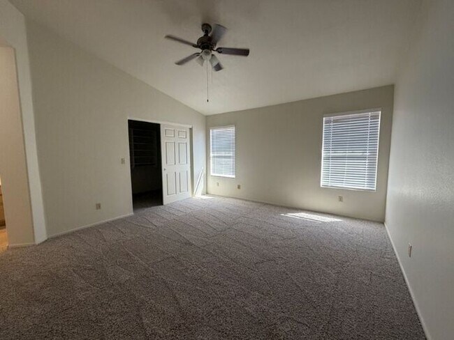 Building Photo - 15435 S 44th Way