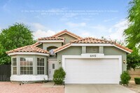 Building Photo - 1002 W Chicago Ct