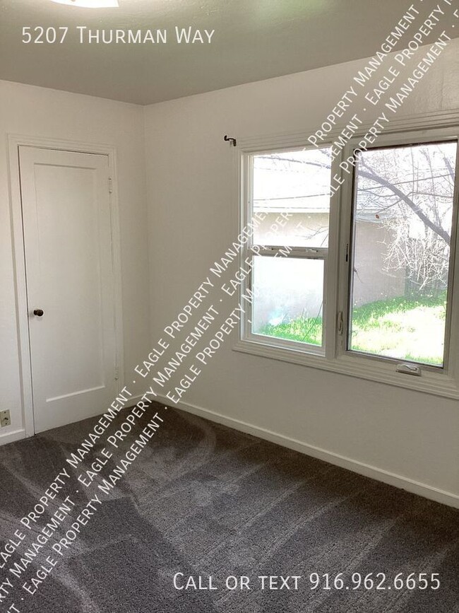 Building Photo - Cute 1 Bedroom 1 Bath Half Plex Close to S...