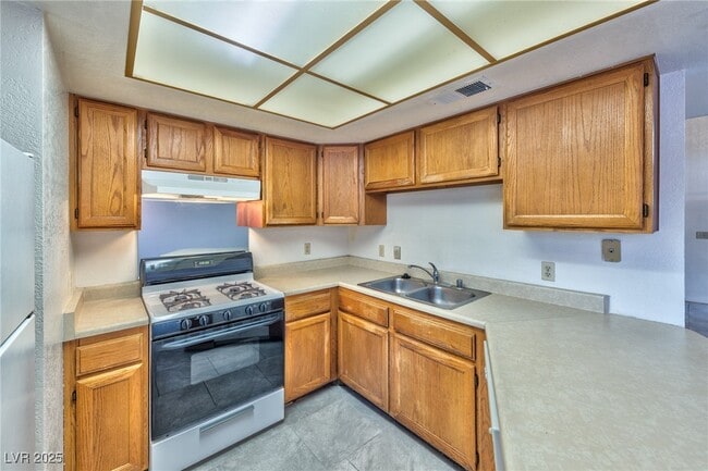 Building Photo - 587 Sellers Pl