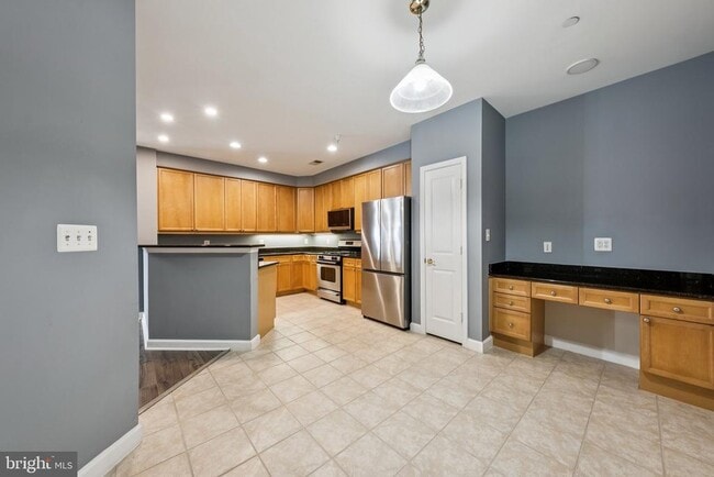 Building Photo - 440 Belmont Bay Dr