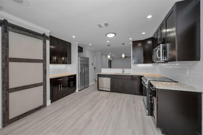 Building Photo - 1502 Cottonwood Terrace