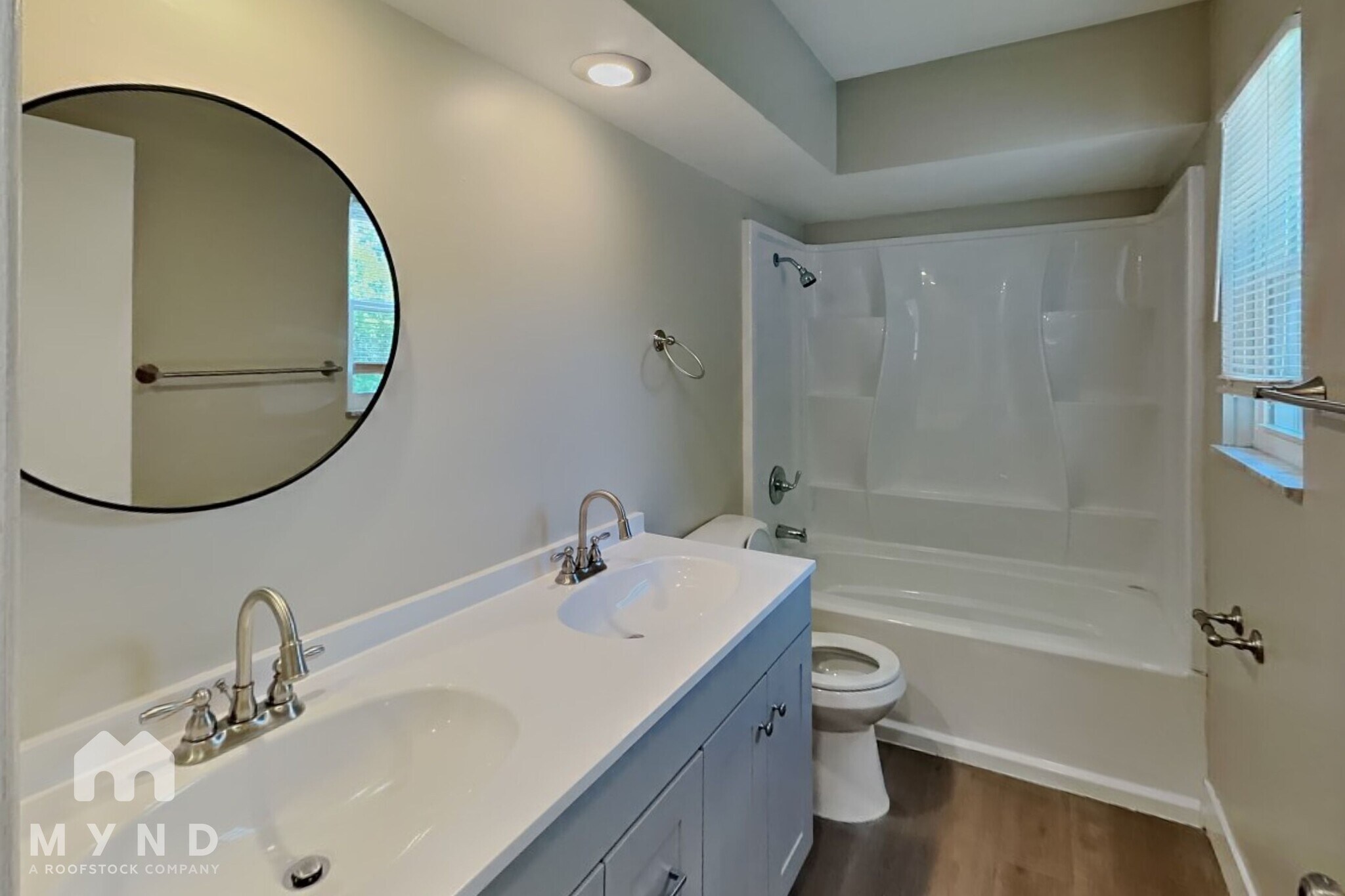Building Photo - 5621 Oakmont Dr
