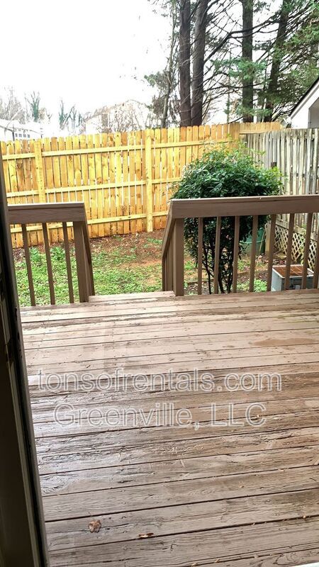 Building Photo - 22 Somersett Dr