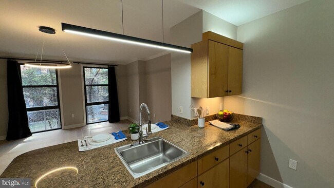 Building Photo - 616 E Street NW Unit 308