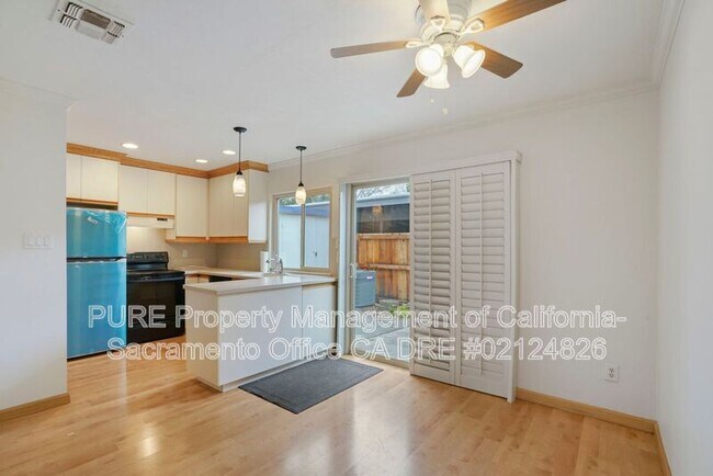 Building Photo - 8811 Salmon Falls Dr