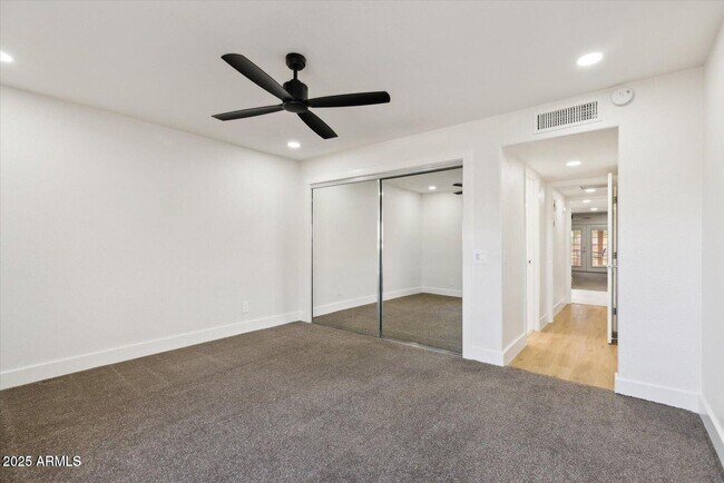 Building Photo - 26034 S Glenburn Dr