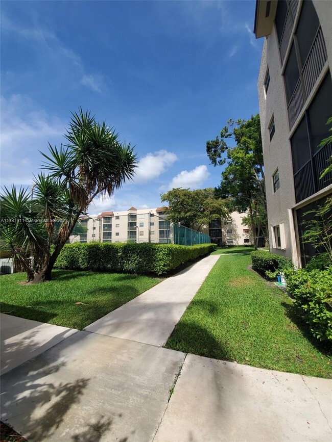 Building Photo - 10451 W Broward Blvd
