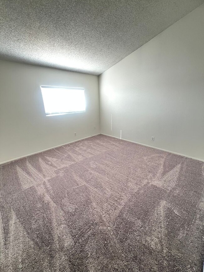 Building Photo - **MOVE IN DEPOSIT SPECIAL** 2 Bedroom 2.5 ...