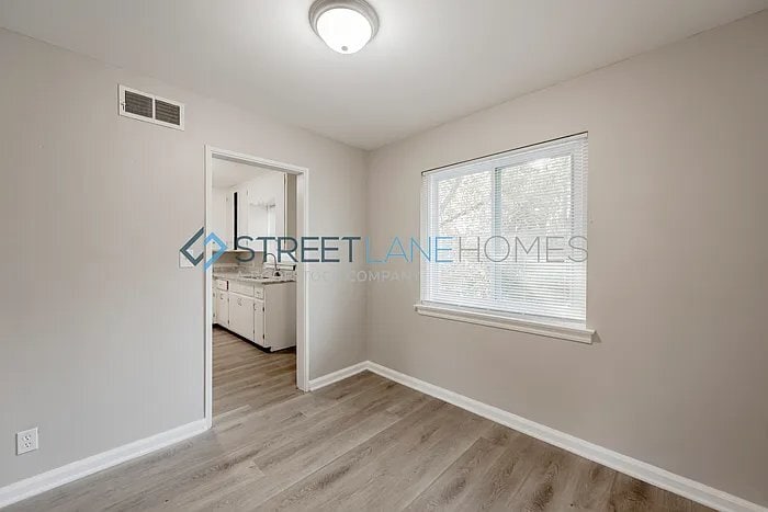 Building Photo - 1014 Rosedale Dr