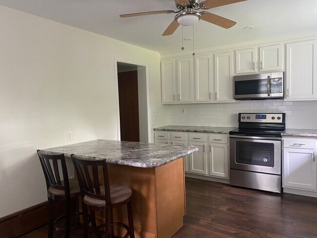 Building Photo - 104 Manning Blvd