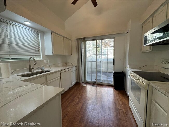 Building Photo - 6620 Fireside Ct