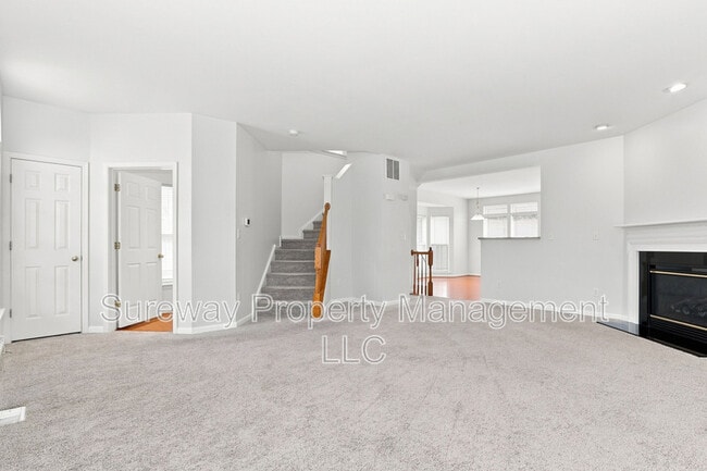 Building Photo - 7 Swan Ct
