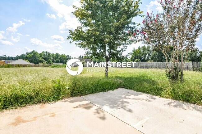 Building Photo - 4 Bedroom Pet-Friendly Home in Smithfield, NC with Main Street Renewal