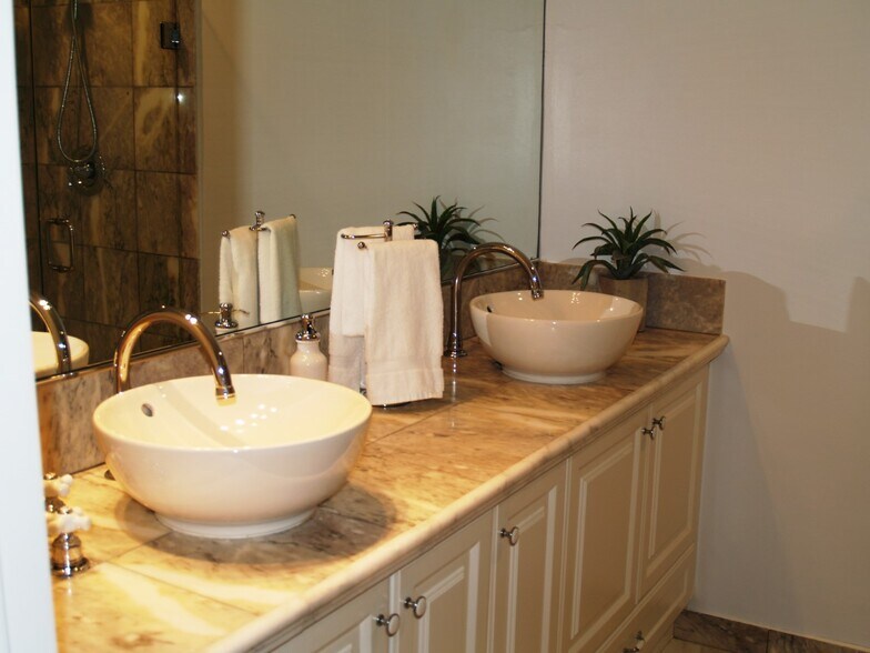 Building Photo - 765 E Dayton Cir