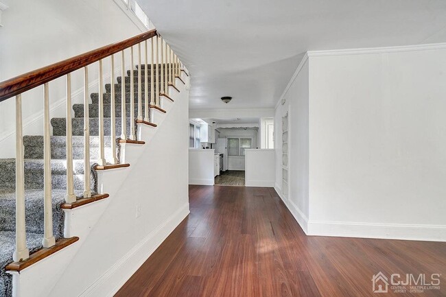Building Photo - 23 Comstock St
