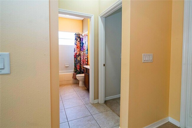 Building Photo - 561 Winthrop Dr