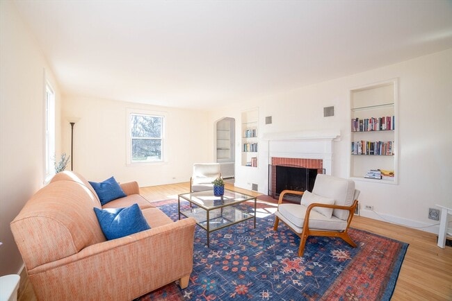 Building Photo - 47 Florence St