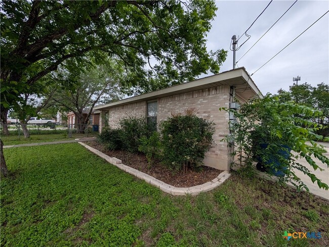 Building Photo - 1134 Misty Acres Dr
