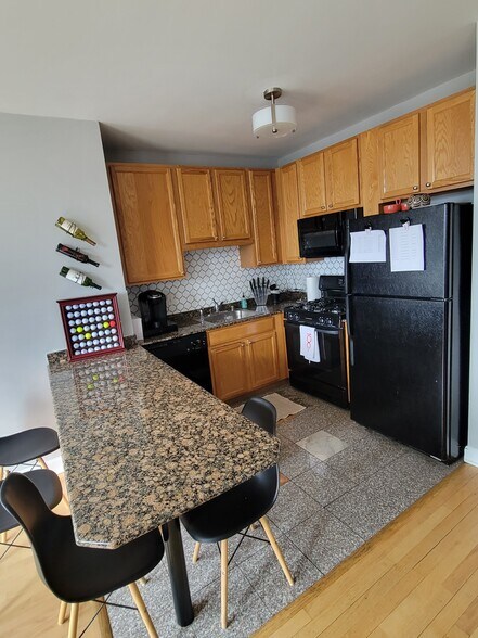 Building Photo - 645 N Kingsbury St