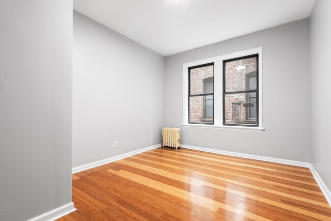 Building Photo - 118 Corbin Ave