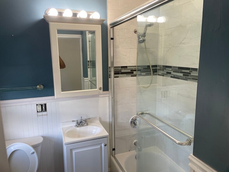 Building Photo - 71 Daniels St