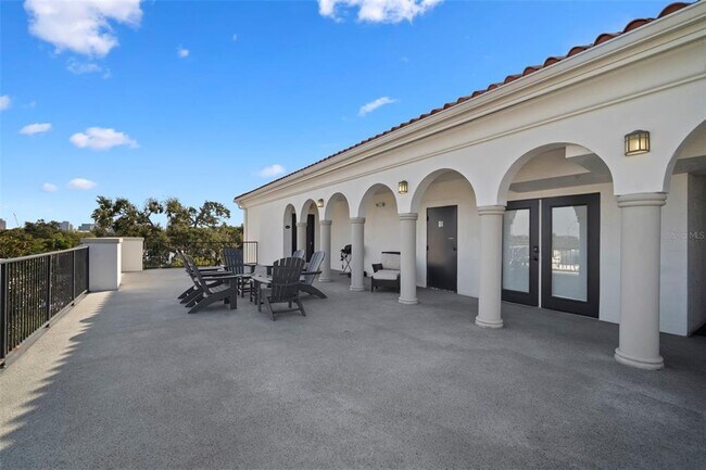 Building Photo - 435 S Oregon Ave