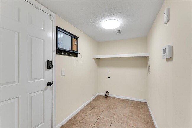 Building Photo - 755 Anna Ln
