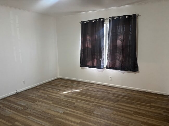 Building Photo - 1325 Circle Dr