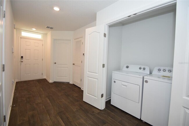 Building Photo - 6 Prosperity Ln