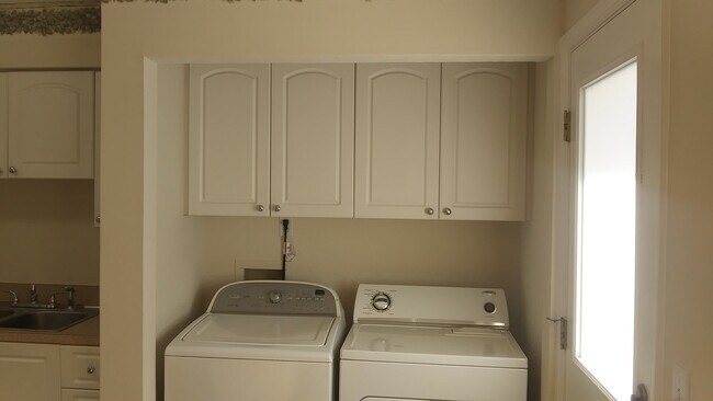 Building Photo - 5168 Taylor Ave