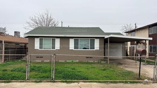 Primary Photo - 2 bedroom 1 bathroom house located off the main street Oildale Dr.