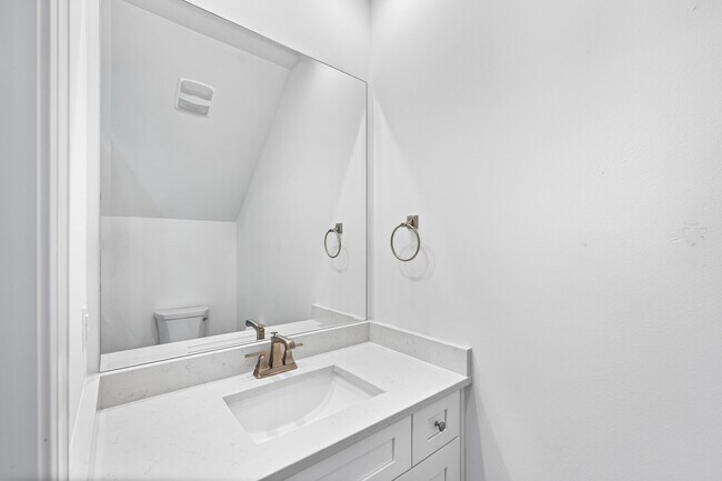 Building Photo - 106 Conifer Ct