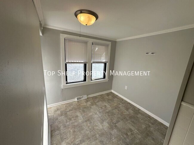 Building Photo - 2319 E 40th Ct