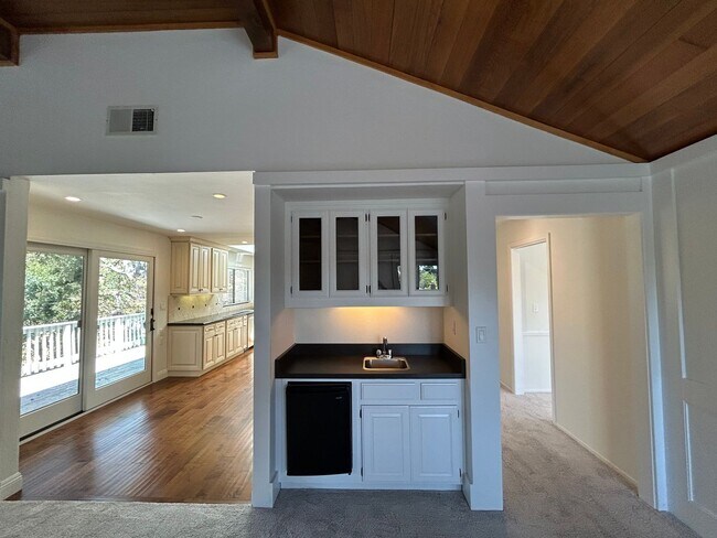 Building Photo - Must See Spacious Alamo 4BR Home with Remo...