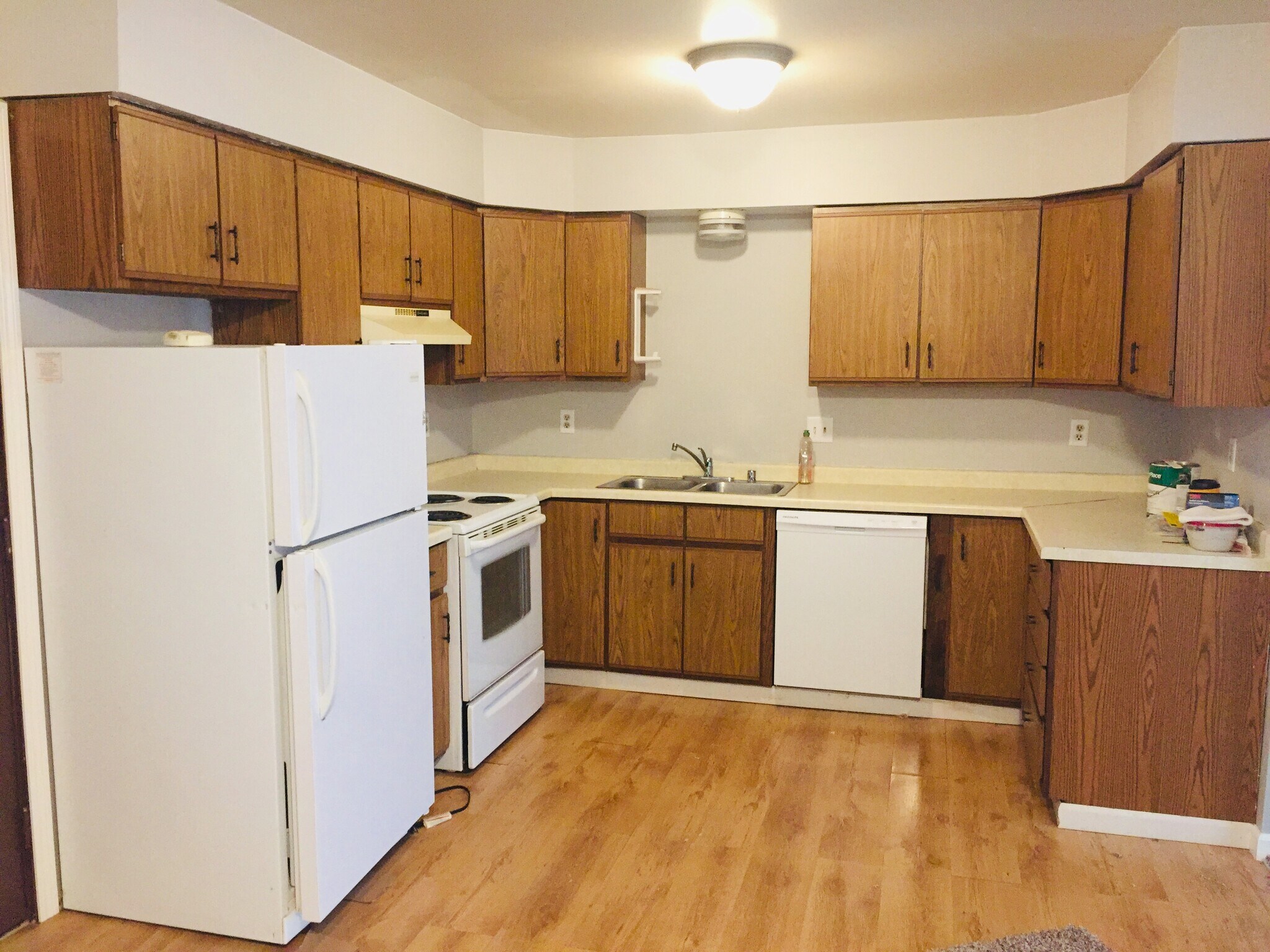 Building Photo - 329 E Green Meadow Dr