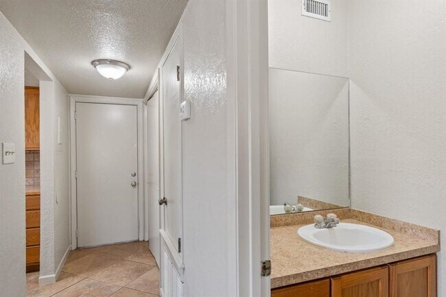 Building Photo - 115 Rhonda Dr