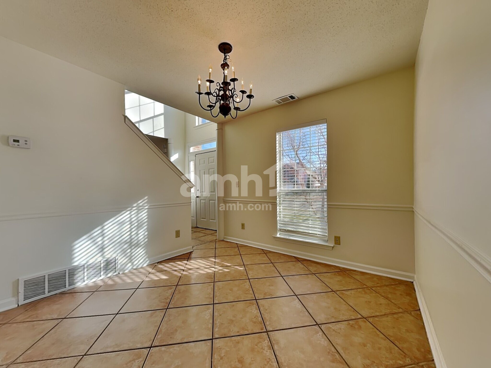 Building Photo - 5767 Lillian Bend Dr