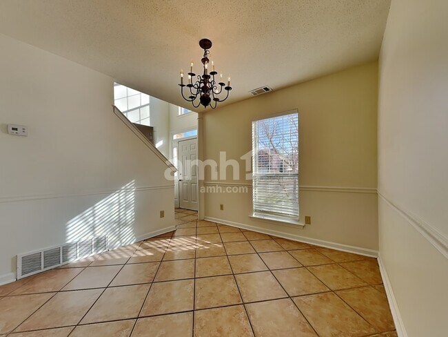 Building Photo - 5767 Lillian Bend Dr