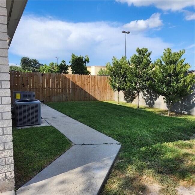 Building Photo - 2914 Chateau St