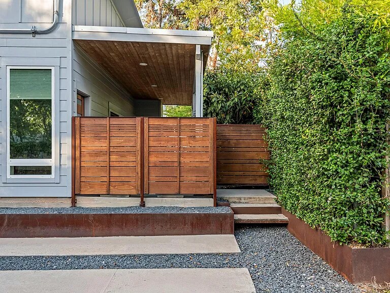 Building Photo - 2211 Canterbury St