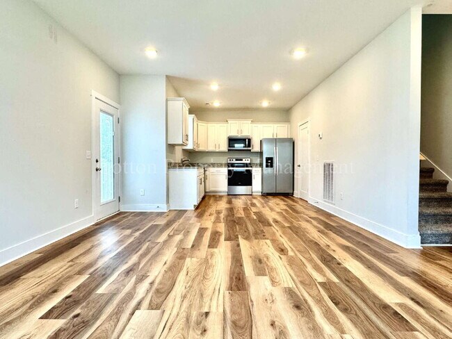 Building Photo - Modern 3BR/2.5BA Townhome | $1,900/mo. | P...
