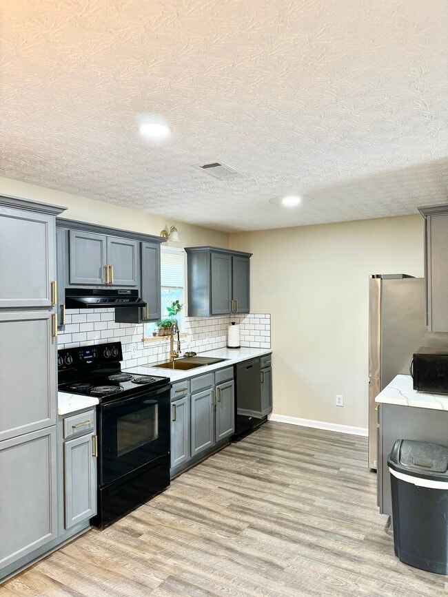 Building Photo - 486 Hammond Rd