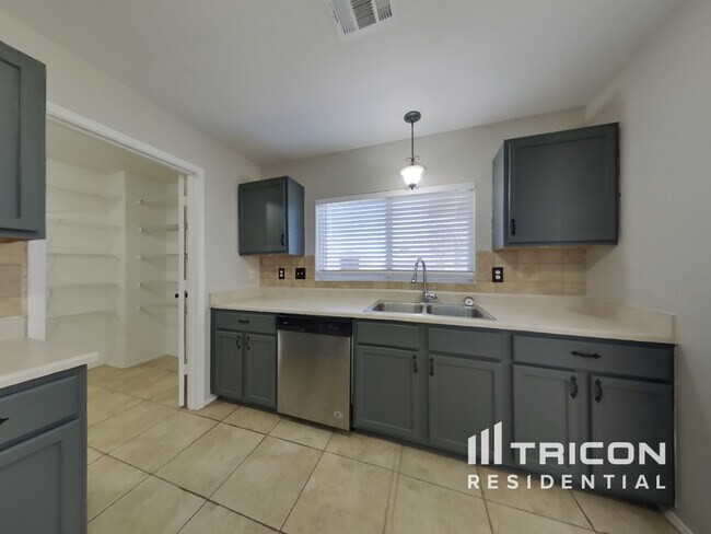 Building Photo - 145 Willow View