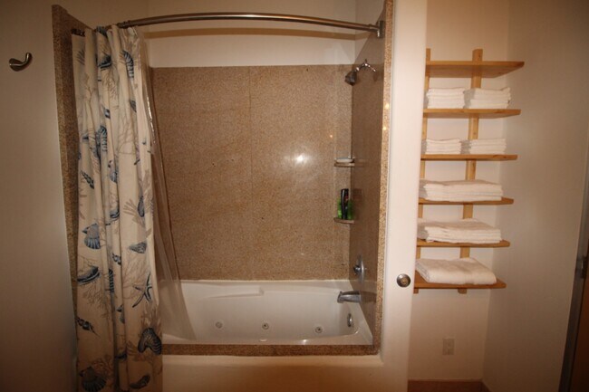 Building Photo - 9420 Seawall Blvd