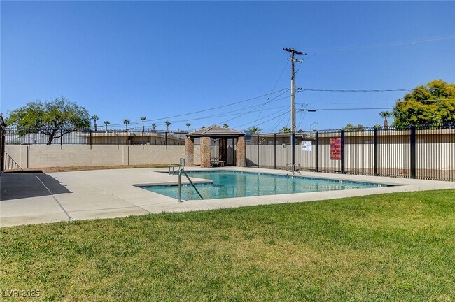 Primary Photo - 1544 Hialeah Dr