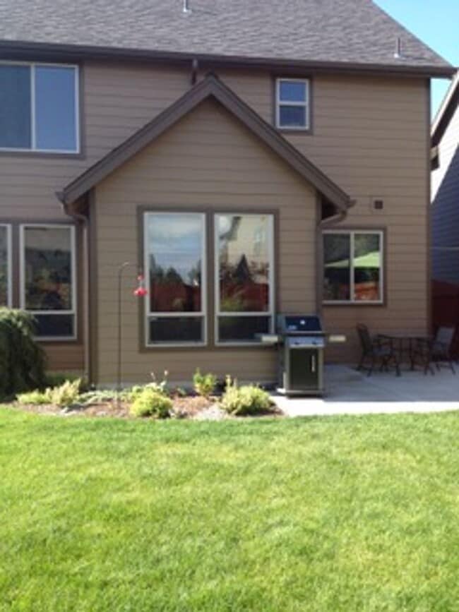Building Photo - Charming 3 Bedroom Home in SE Bend with Spacious Backyard!