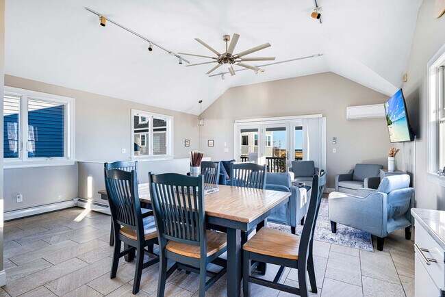 Building Photo - 12 Epping Ave