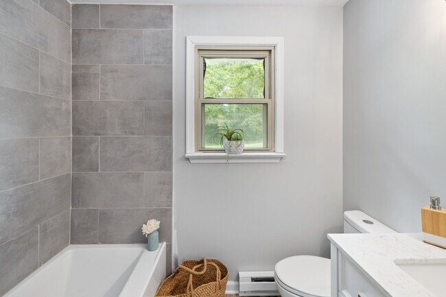 Building Photo - 10511 Lunswood Rd