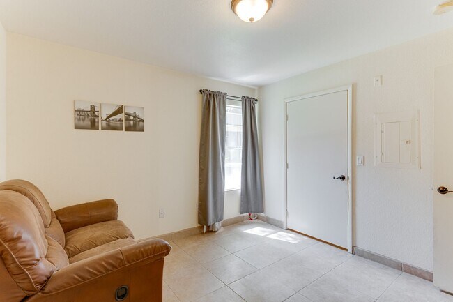 Building Photo - Bright First-Floor 2-Bedroom Condo with Private Patio in Silverado Ranch!